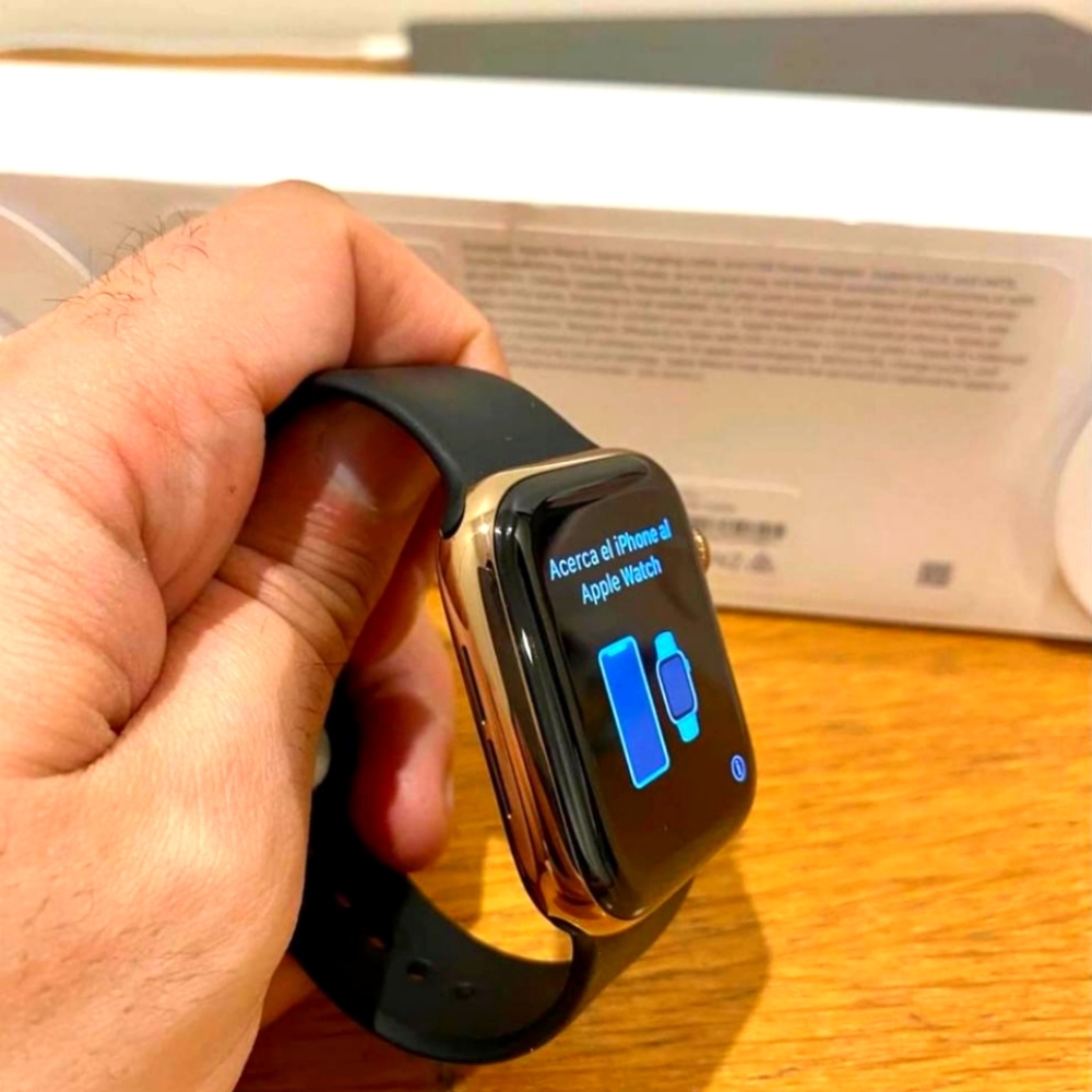 Apple Watch Series 4 Stainless Steel Gold 44mm Immaculate Condition